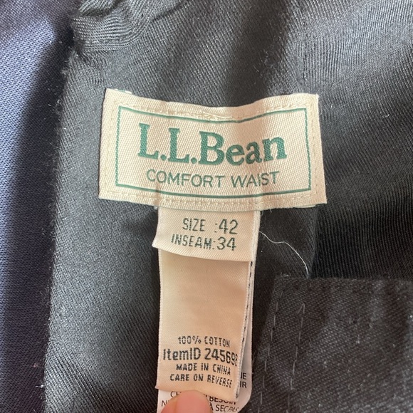 EUC Mens Vintage L.L Bean Navy Blue Comfort Waist Pleated Pants Size 42x34 - Picture 3 of 8